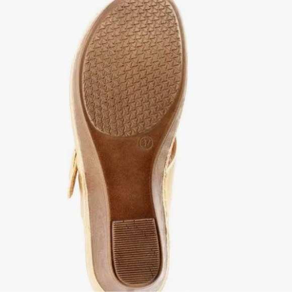 G.C/Good Chic brand new Flora Gold Wedge Sandals size 7.5 - Picture 4 of 4